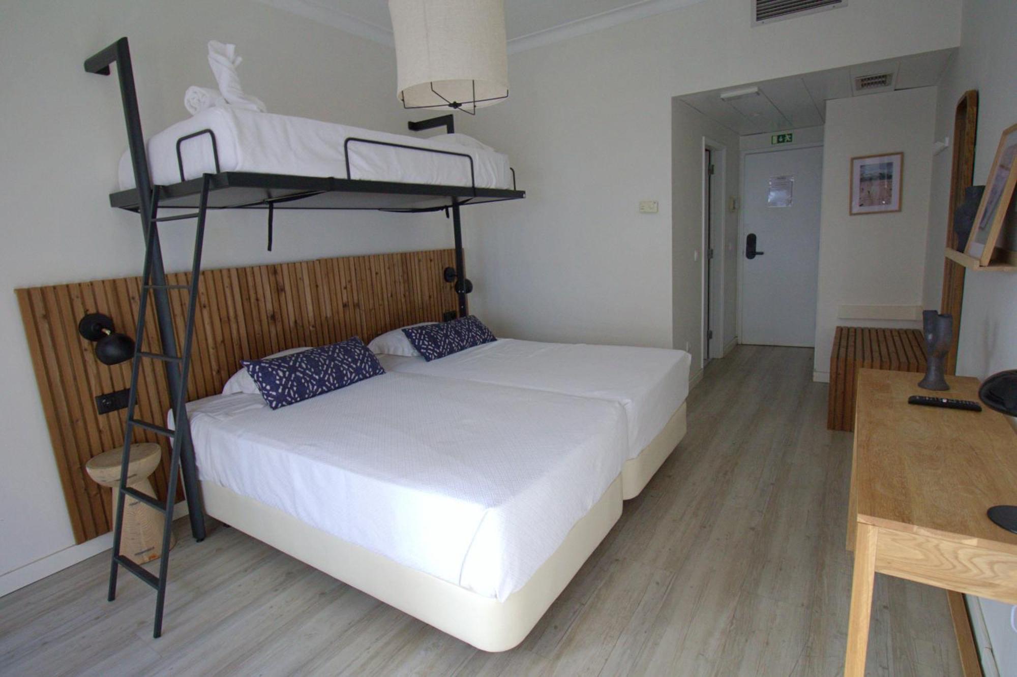 Wot Costa Da Caparica Hotel Buitenkant foto
